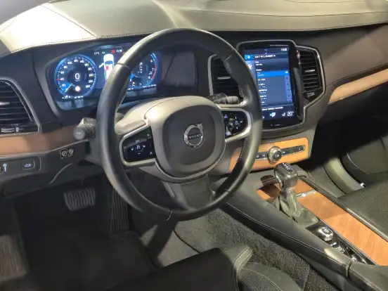 VOLVO-XC90-2018