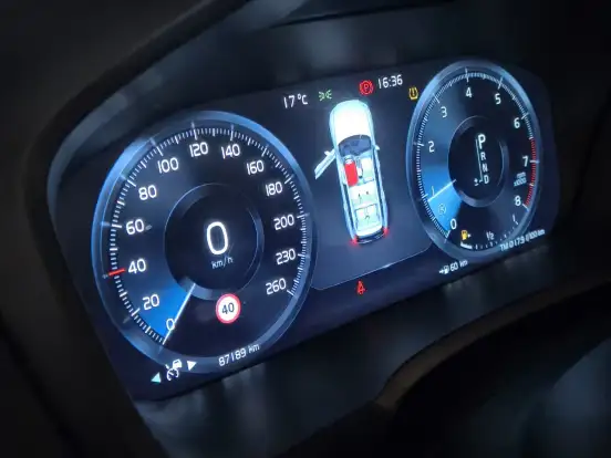 VOLVO-XC90-2018