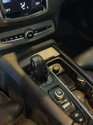 VOLVO-XC90-2020