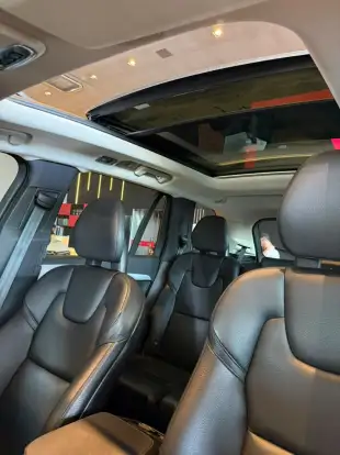 VOLVO-XC90-2020