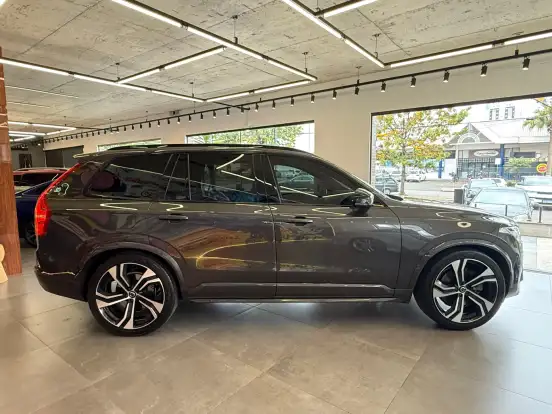 VOLVO-XC90-2023