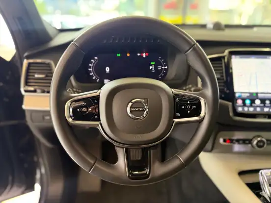 VOLVO-XC90-2023