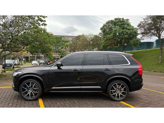 VOLVO-XC90-2020