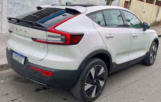 VOLVO-C40-2023