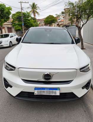 VOLVO-C40-2023