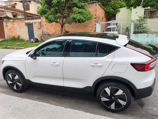 VOLVO-C40-2023
