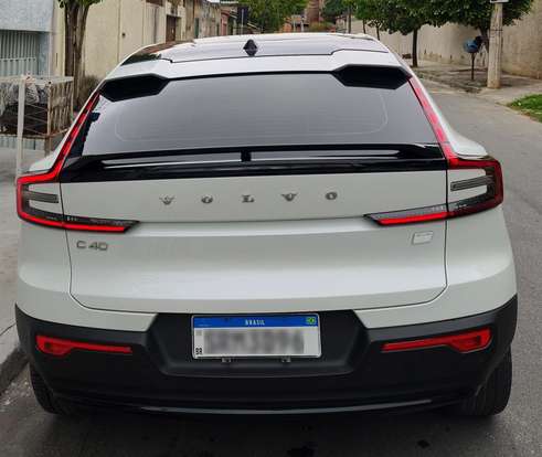 VOLVO-C40-2023