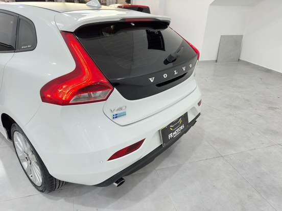 VOLVO-V40-1.5 T3 KINETIC GASOLINA 4P AUTOMÁTICO VOLVO-V40-2015