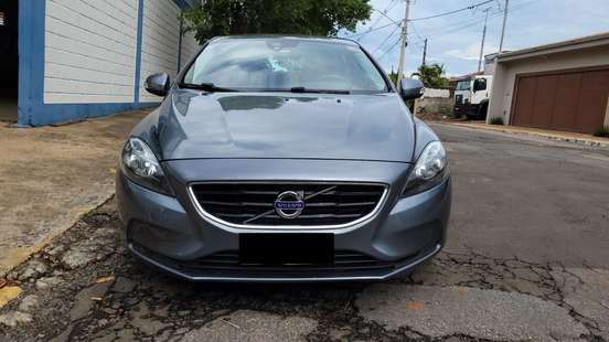 VOLVO-V40-2014