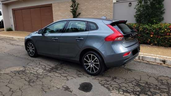 VOLVO-V40-2014