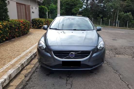 VOLVO-V40-2014