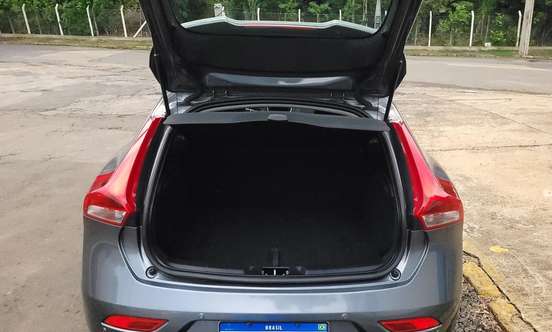 VOLVO-V40-2014