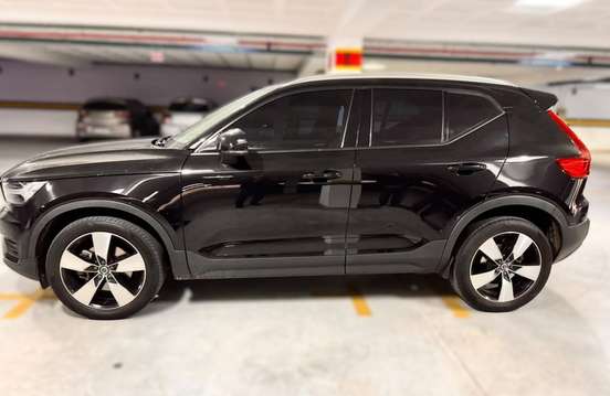 VOLVO-XC40-2020
