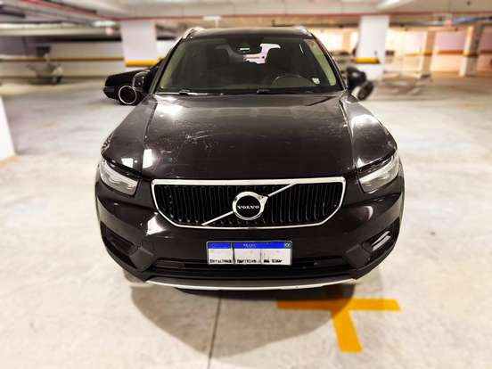 VOLVO-XC40-2020