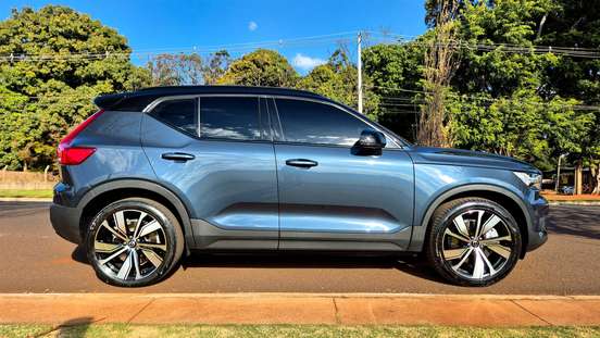 VOLVO-XC40-2021