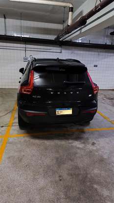 VOLVO-XC40-2022