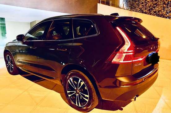 VOLVO-XC60-2020