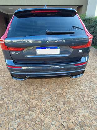 VOLVO-XC60-2024