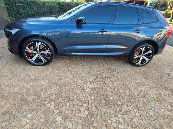 VOLVO-XC60-2024