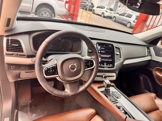 VOLVO-XC90-2020