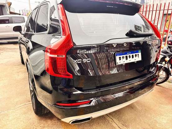 VOLVO-XC90-2020