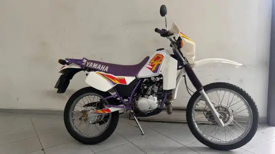 YAMAHA DT 200 