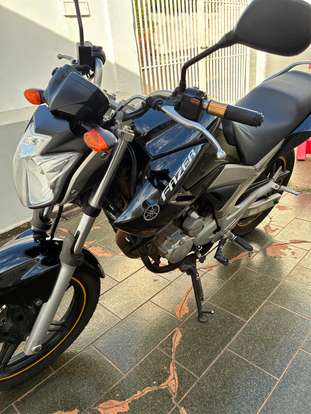 YAMAHA-YS 250 FAZER YAMAHA-YS 250 FAZER-2012