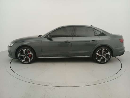 AUDI-A4-2023