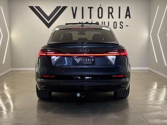 AUDI-E-TRON-2022