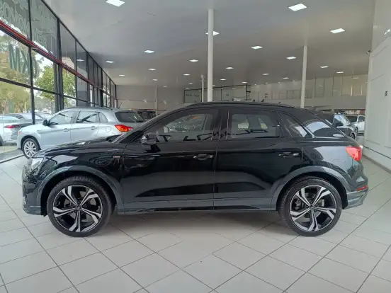 AUDI-Q3-2023