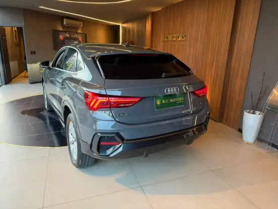 AUDI-Q3-2022