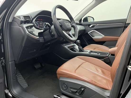 AUDI-Q3-2022