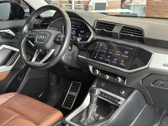 AUDI-Q3-2023