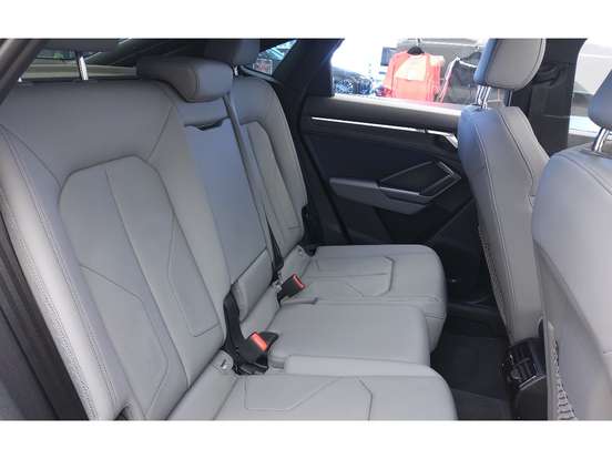 AUDI-Q3-2024