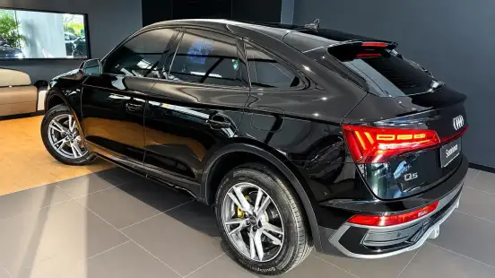 AUDI-Q5-2022