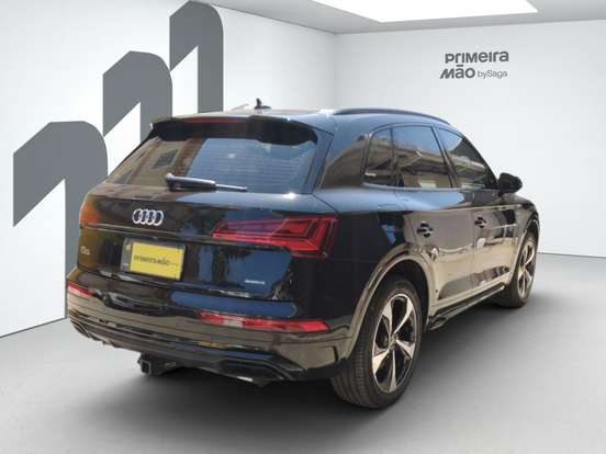 AUDI-Q5-2021