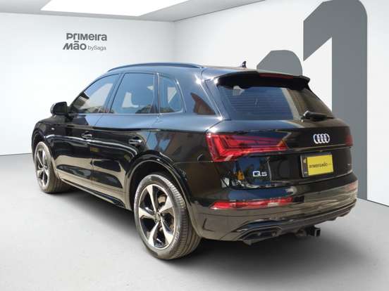 AUDI-Q5-2021
