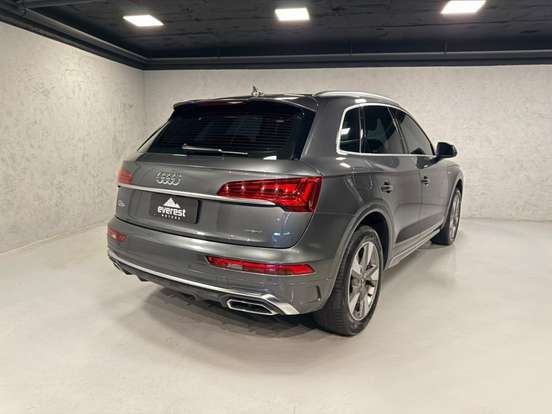 AUDI-Q5-2022