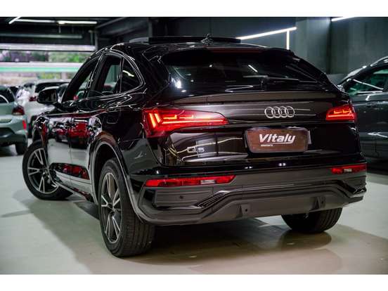 AUDI-Q5-2022