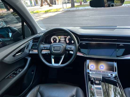 AUDI-Q7-2021