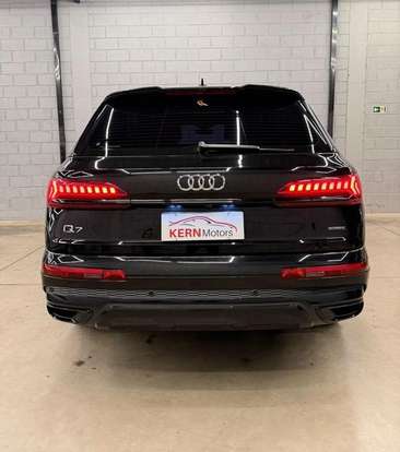 AUDI-Q7-2022
