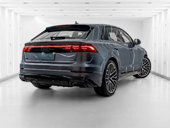 AUDI-Q8-2025