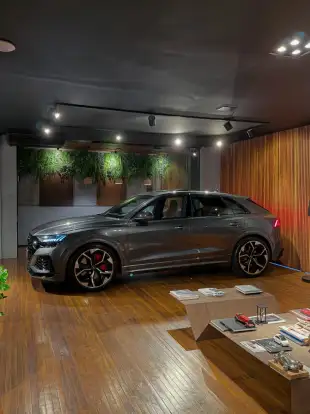 AUDI-RS Q8-2020