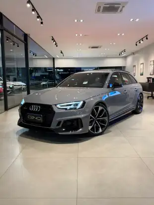 AUDI-RS4-2019