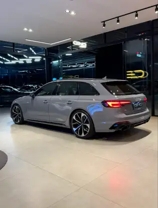 AUDI-RS4-2019