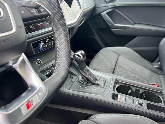 AUDI-Q3-2023