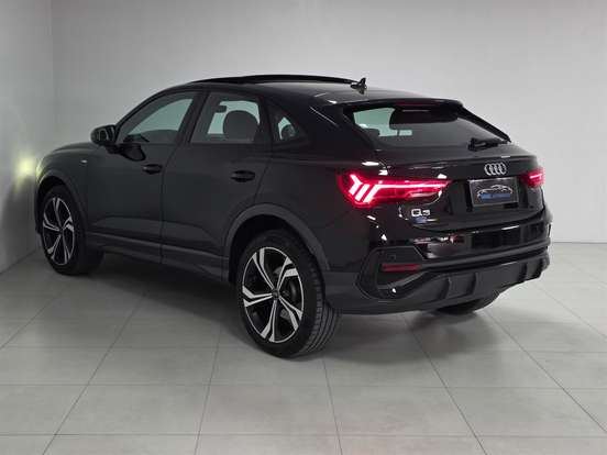 AUDI-Q3-2023