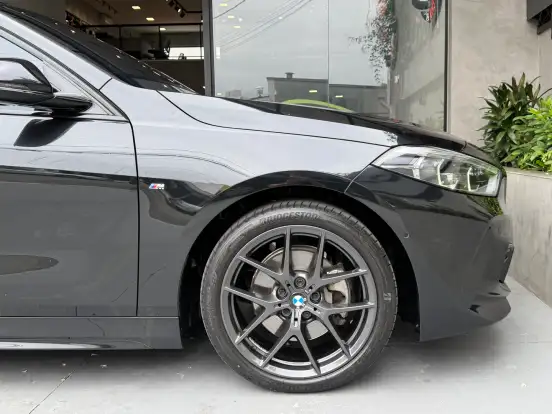 BMW-118i-2023