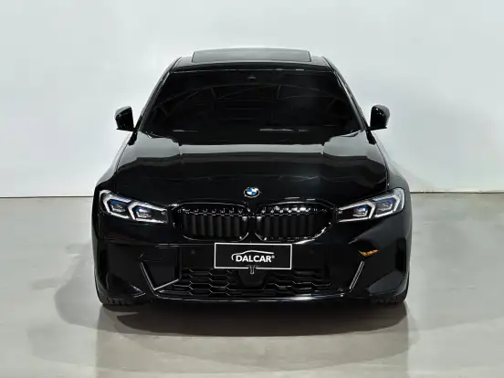 BMW-320i-2023