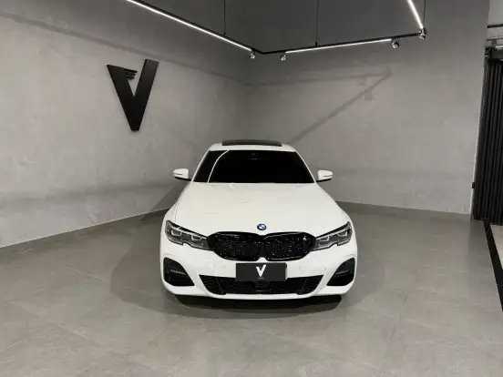 BMW-320i-2022